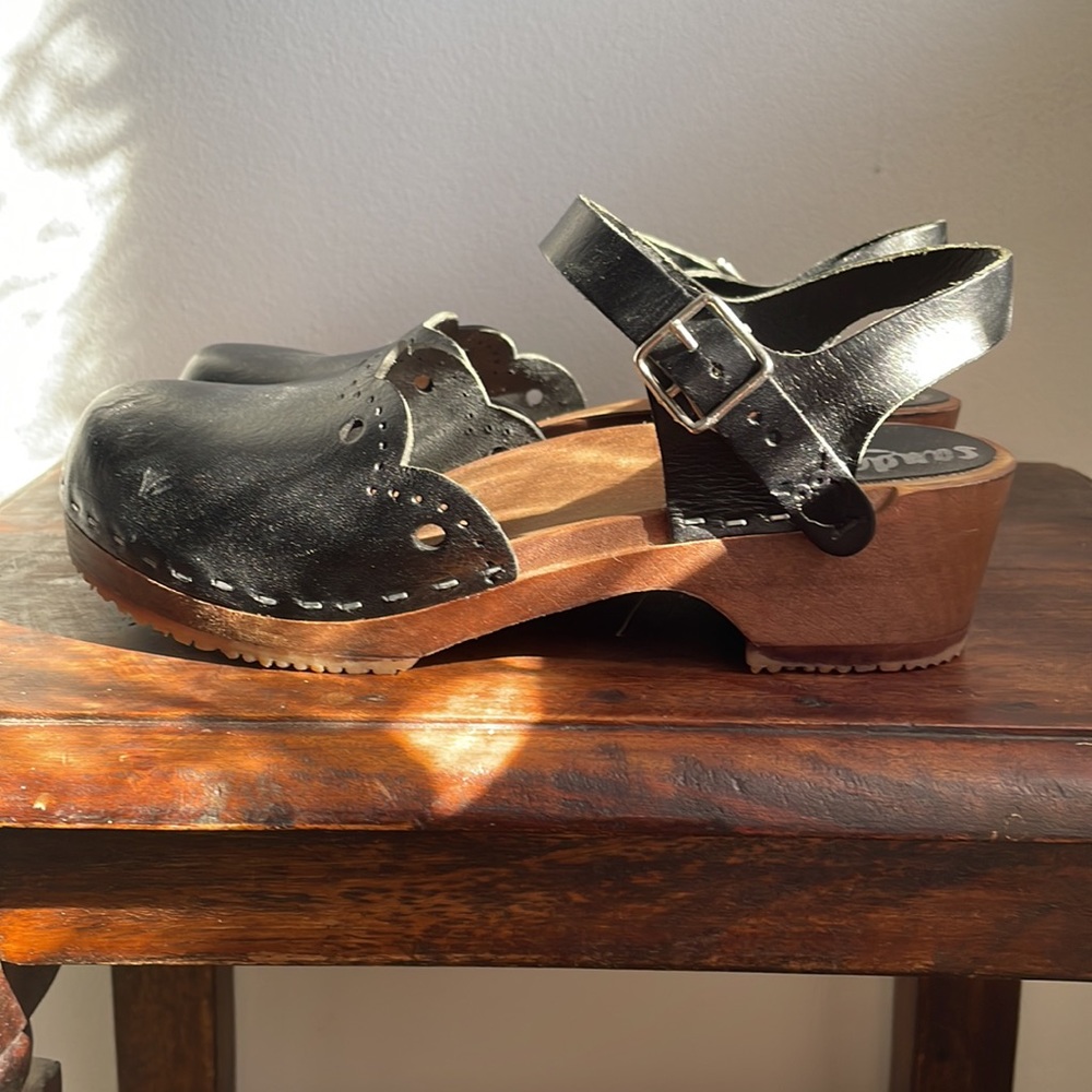 Sandgrens Clogs Size 37,black leather. Gently used
